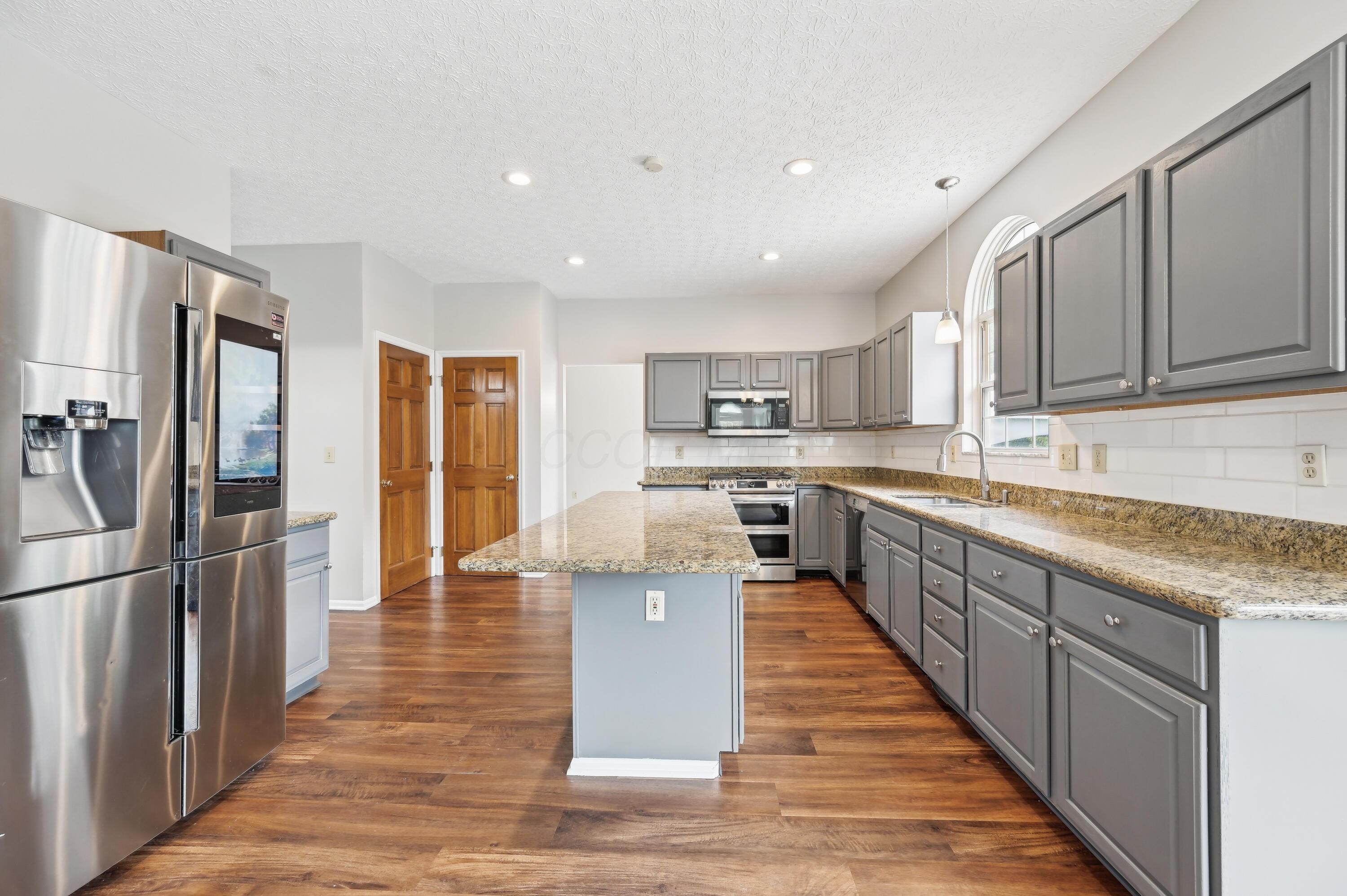 5650 Meadow Grove Drive, Grove City, Ohio image 21