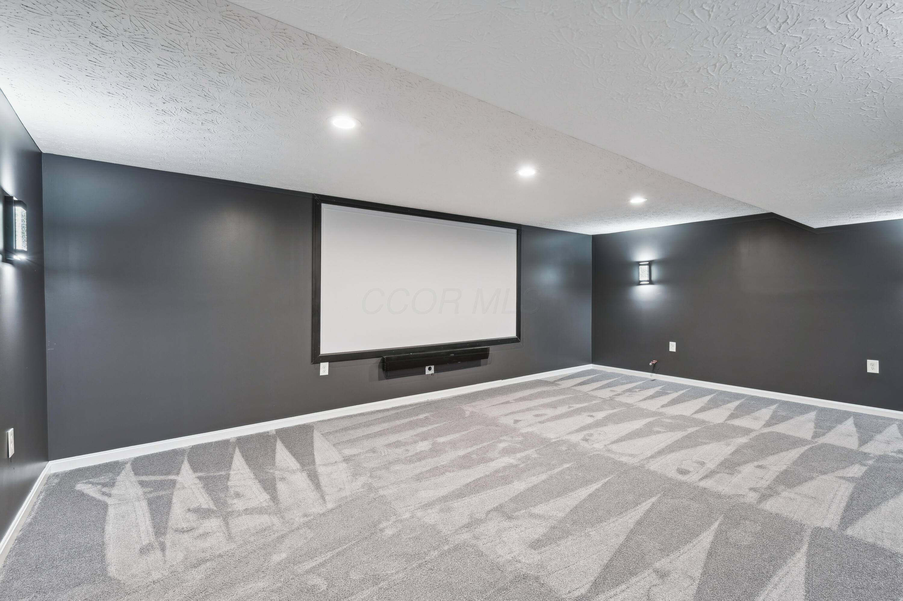5650 Meadow Grove Drive, Grove City, Ohio image 30