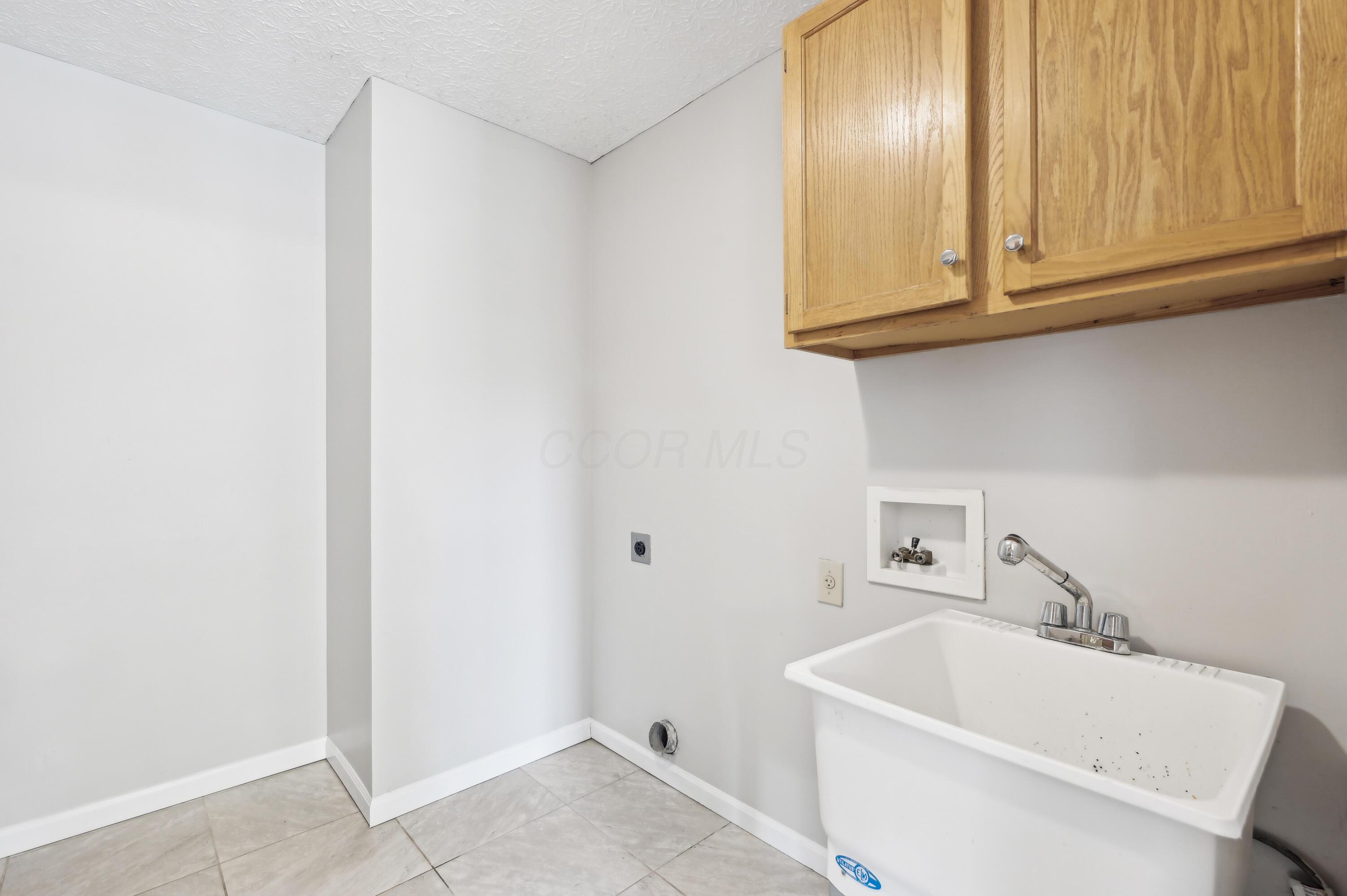 5650 Meadow Grove Drive, Grove City, Ohio image 25