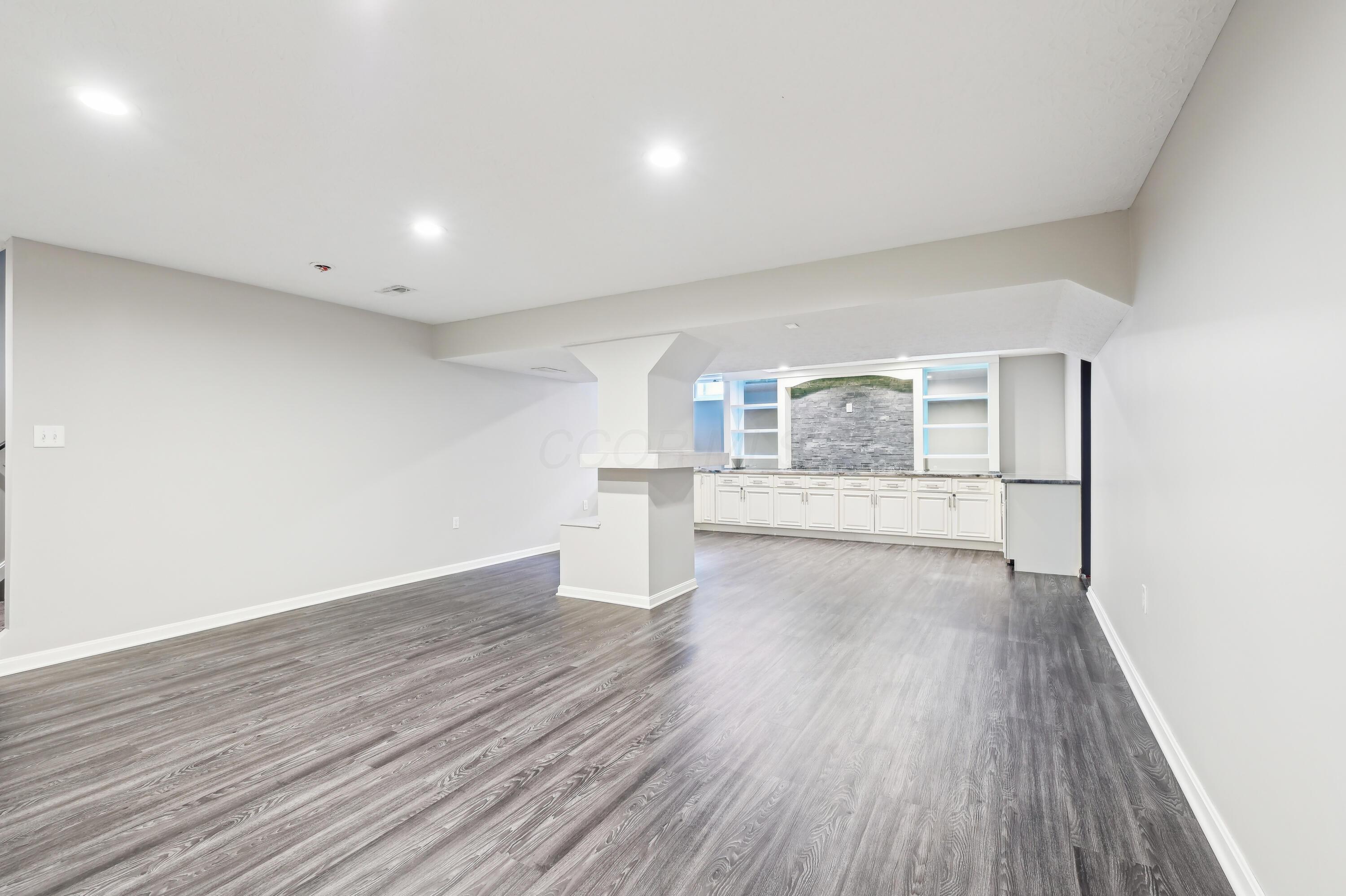 5650 Meadow Grove Drive, Grove City, Ohio image 27