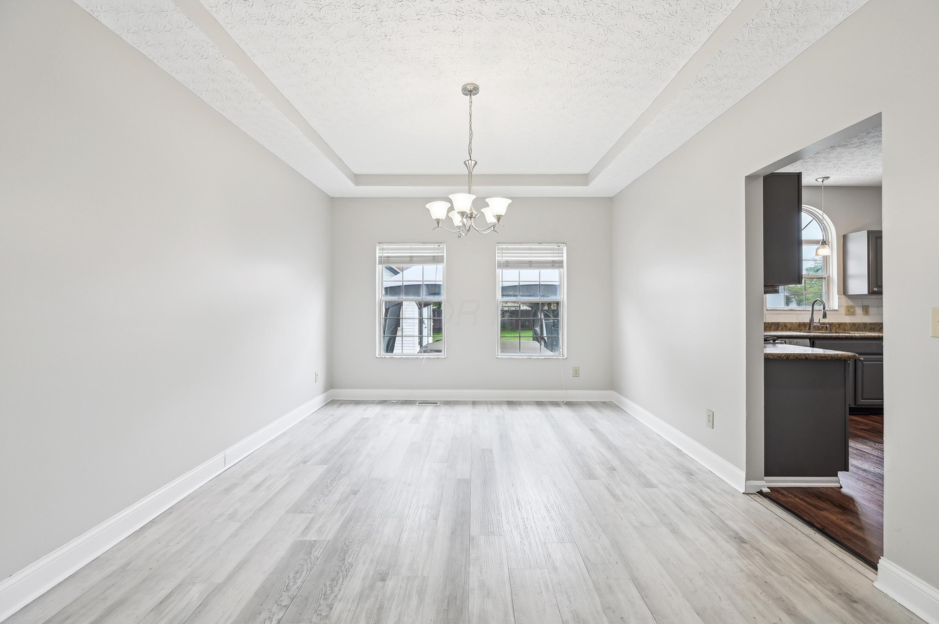 5650 Meadow Grove Drive, Grove City, Ohio image 12