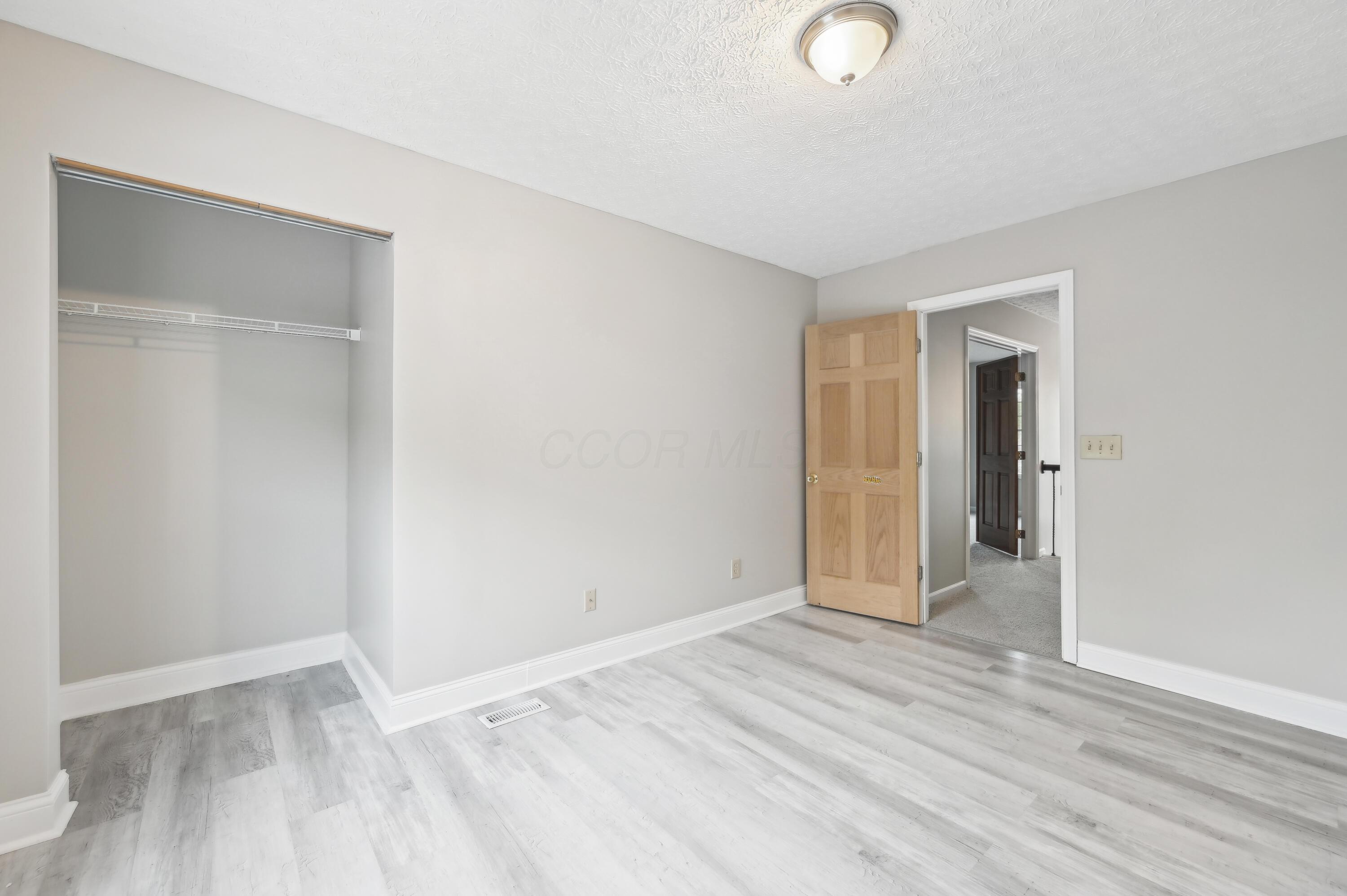 5650 Meadow Grove Drive, Grove City, Ohio image 41