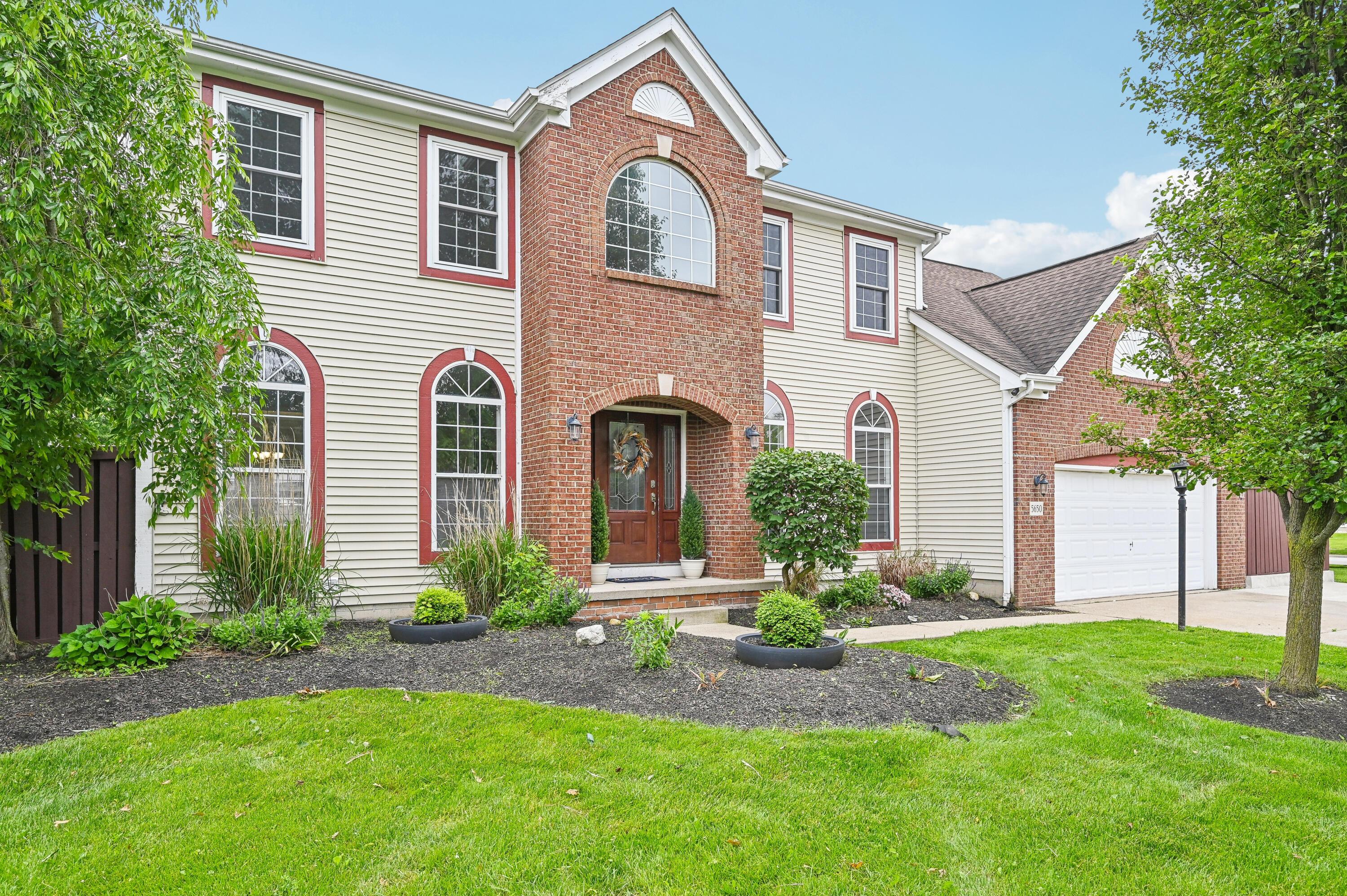 5650 Meadow Grove Drive, Grove City, Ohio image 2