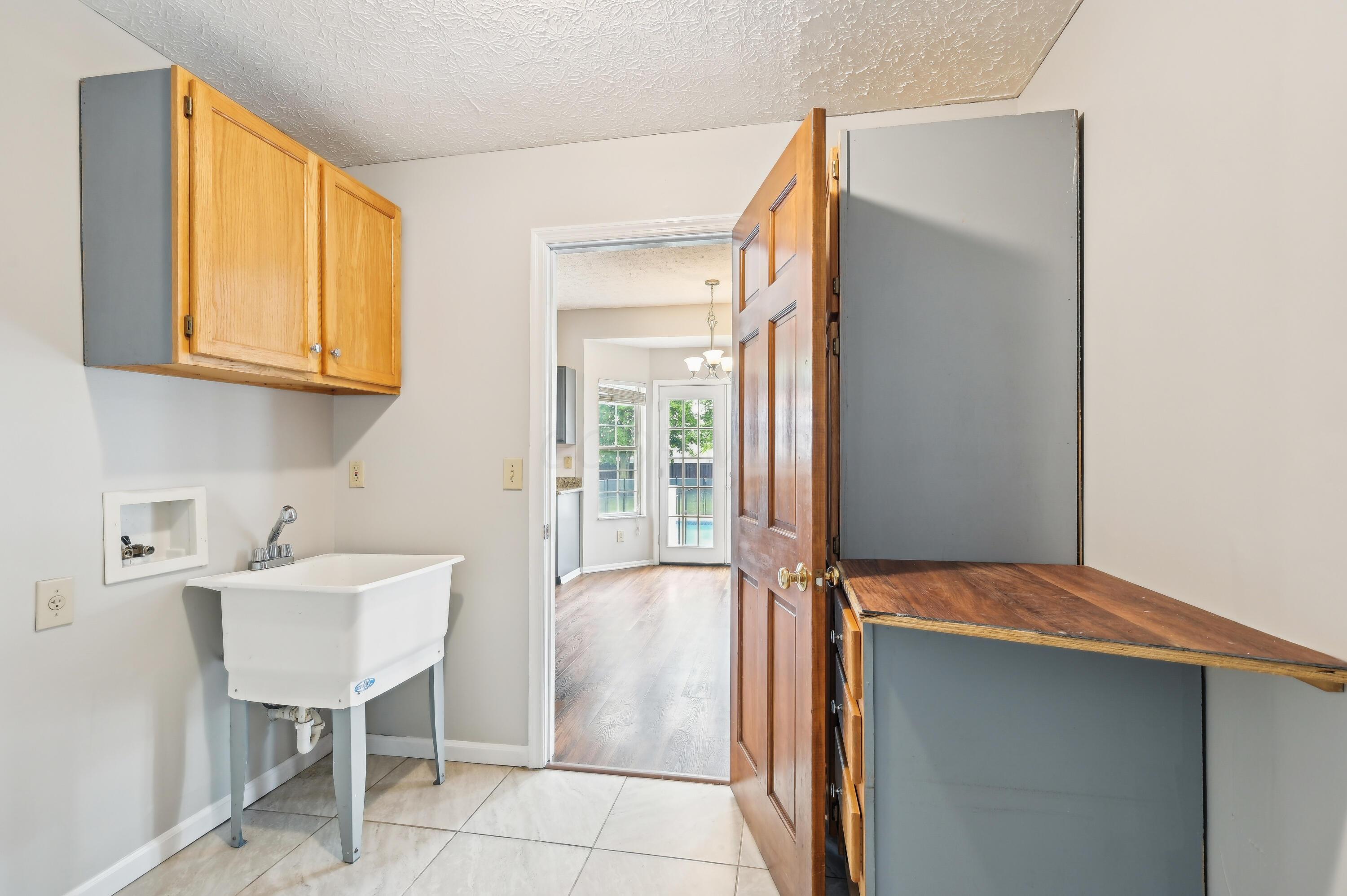 5650 Meadow Grove Drive, Grove City, Ohio image 26