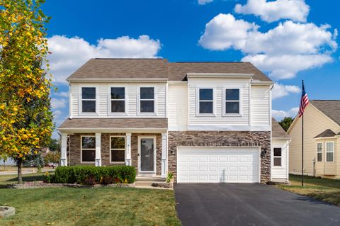 Photo of 3892 Ponds Edge Street, Grove City, OH 43123 (MLS # 225035405)