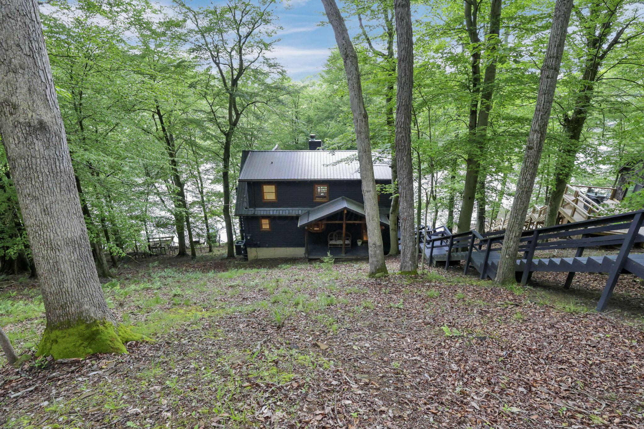 510 Natchez Lane, Sugar Grove, Ohio image 2