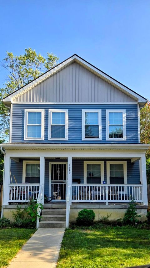 Homes For Sale - 1549 Briarwood Avenue<br/> Columbus, OH 43211