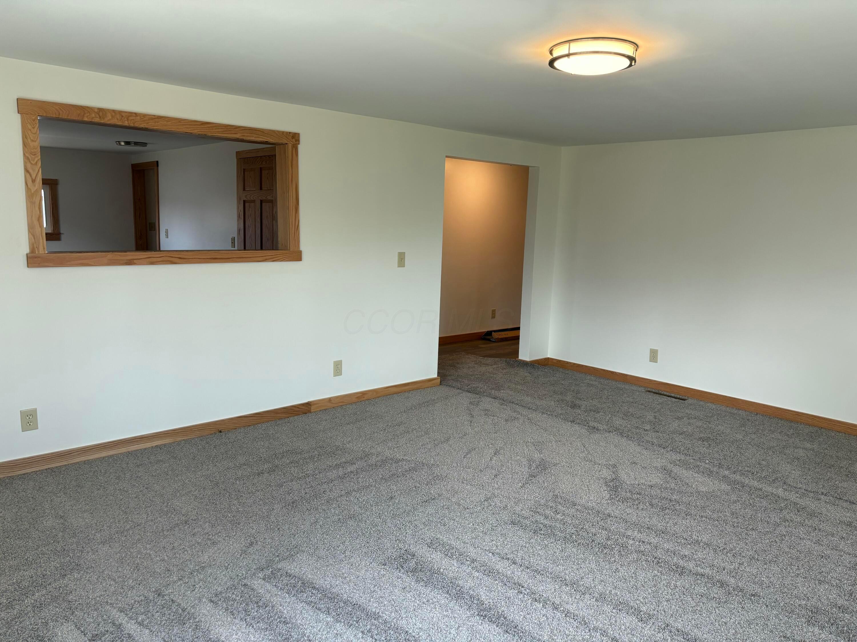 73 N Main Street, Utica, Ohio image 3