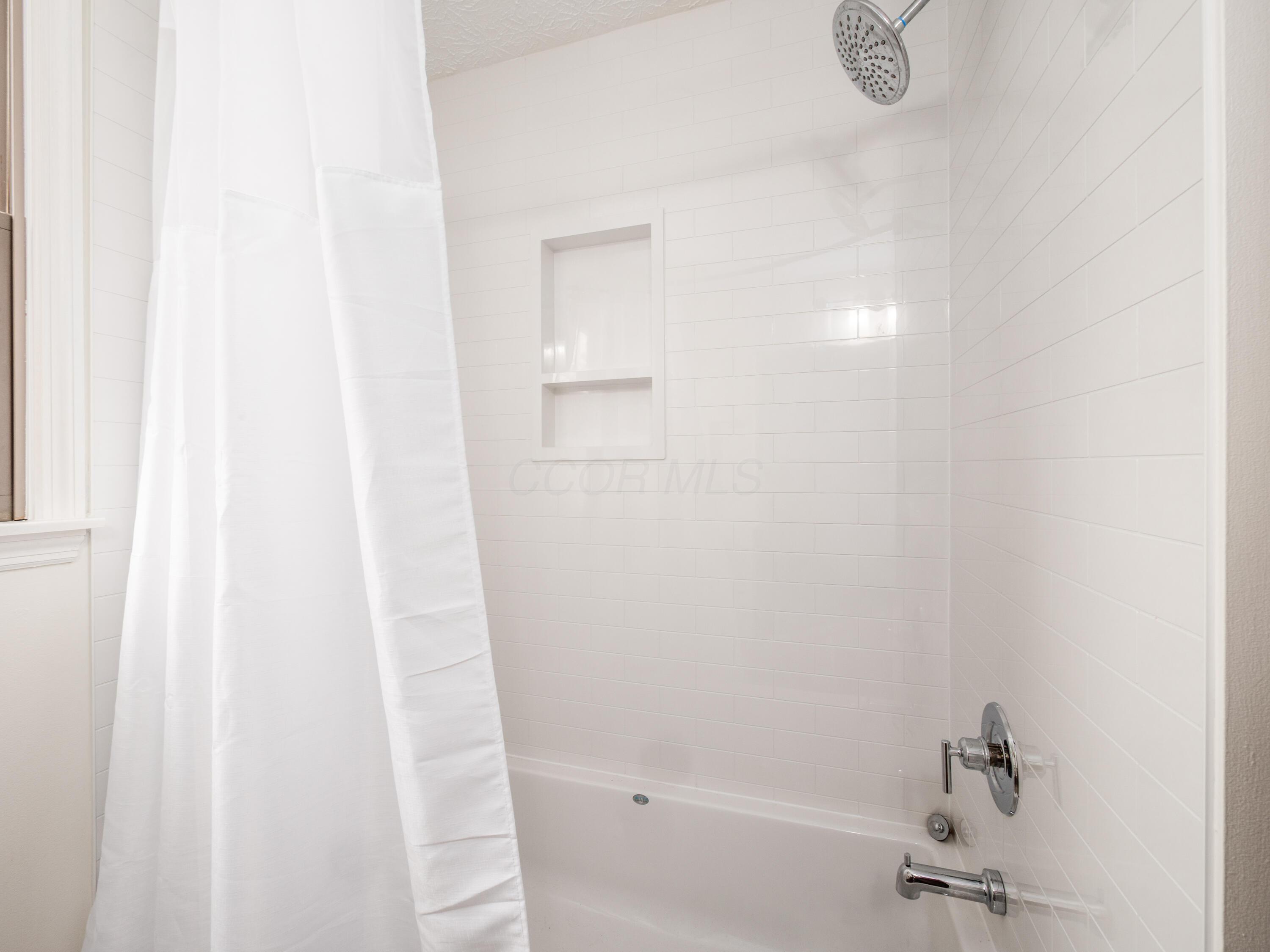 8805 Davington Drive, Dublin, Ohio image 39