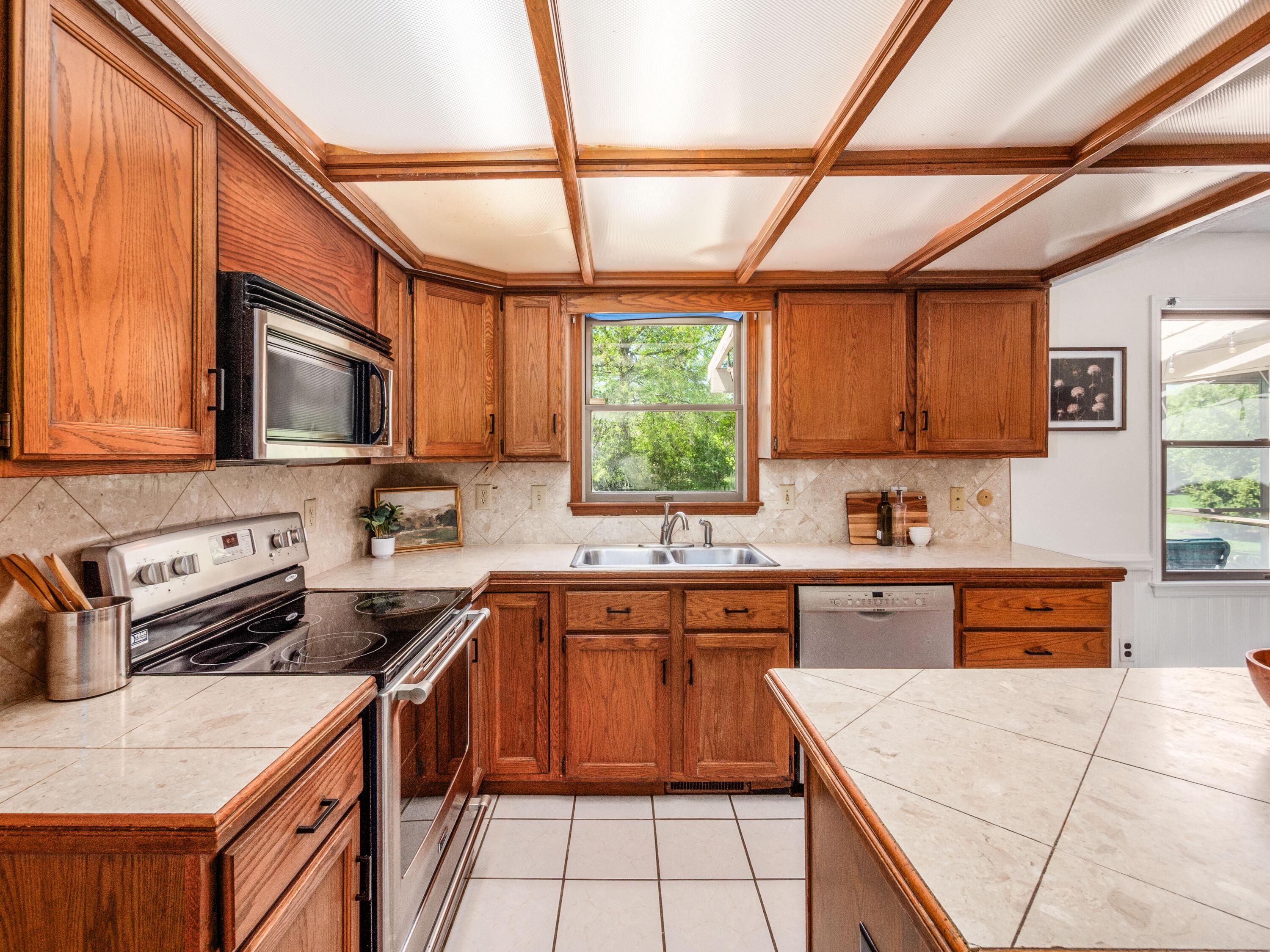 8805 Davington Drive, Dublin, Ohio image 24