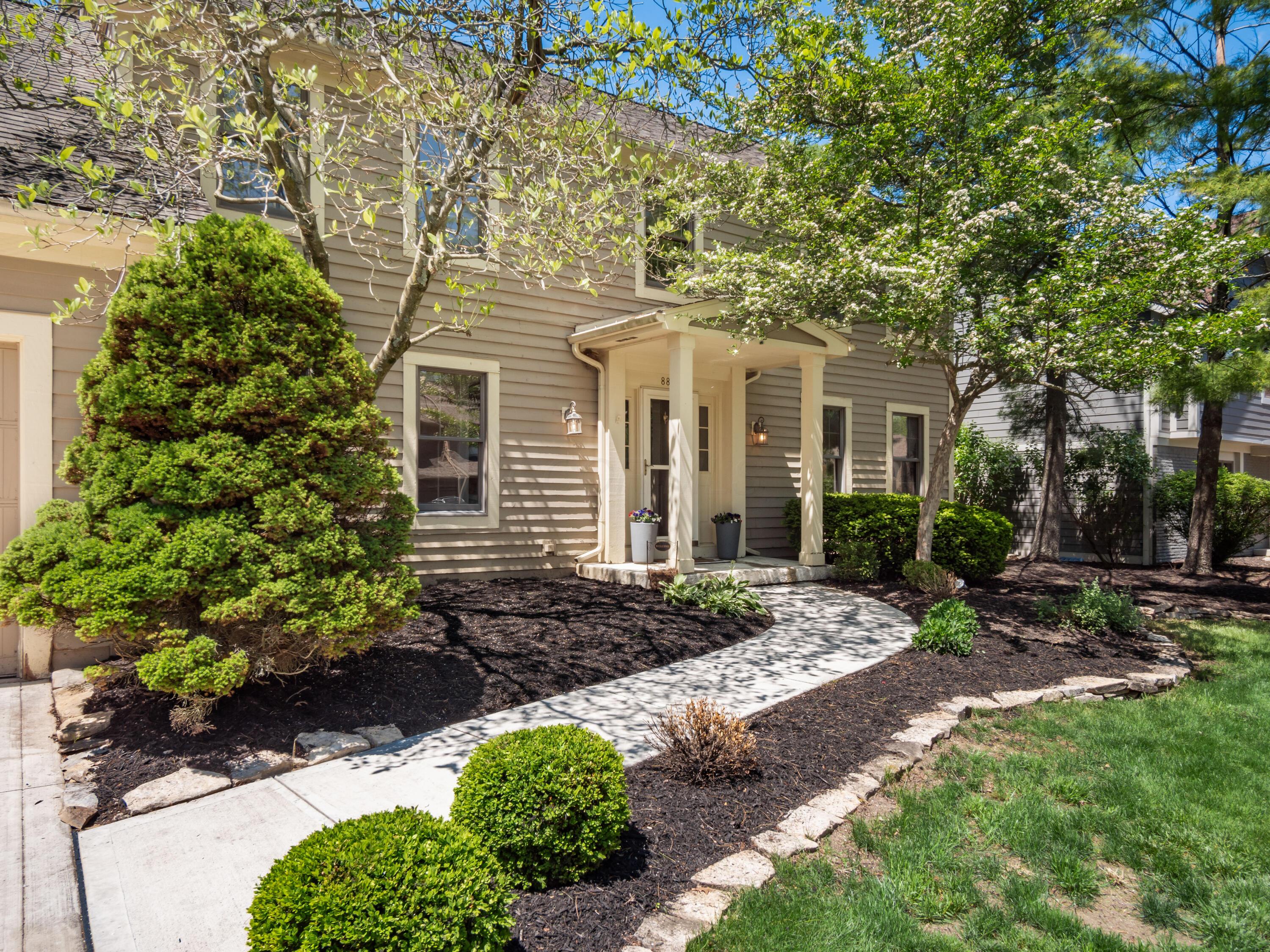 8805 Davington Drive, Dublin, Ohio image 2