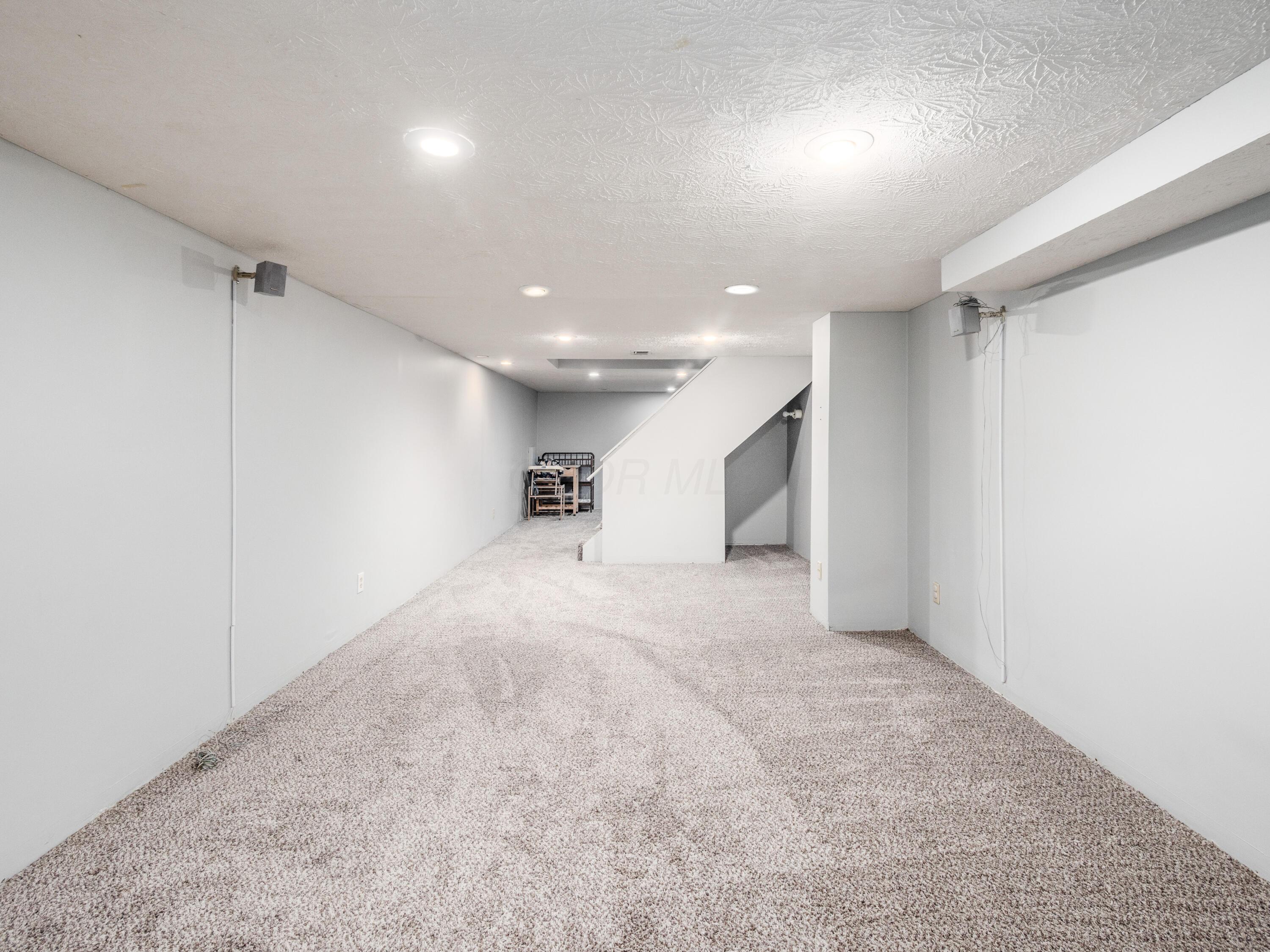 8805 Davington Drive, Dublin, Ohio image 47