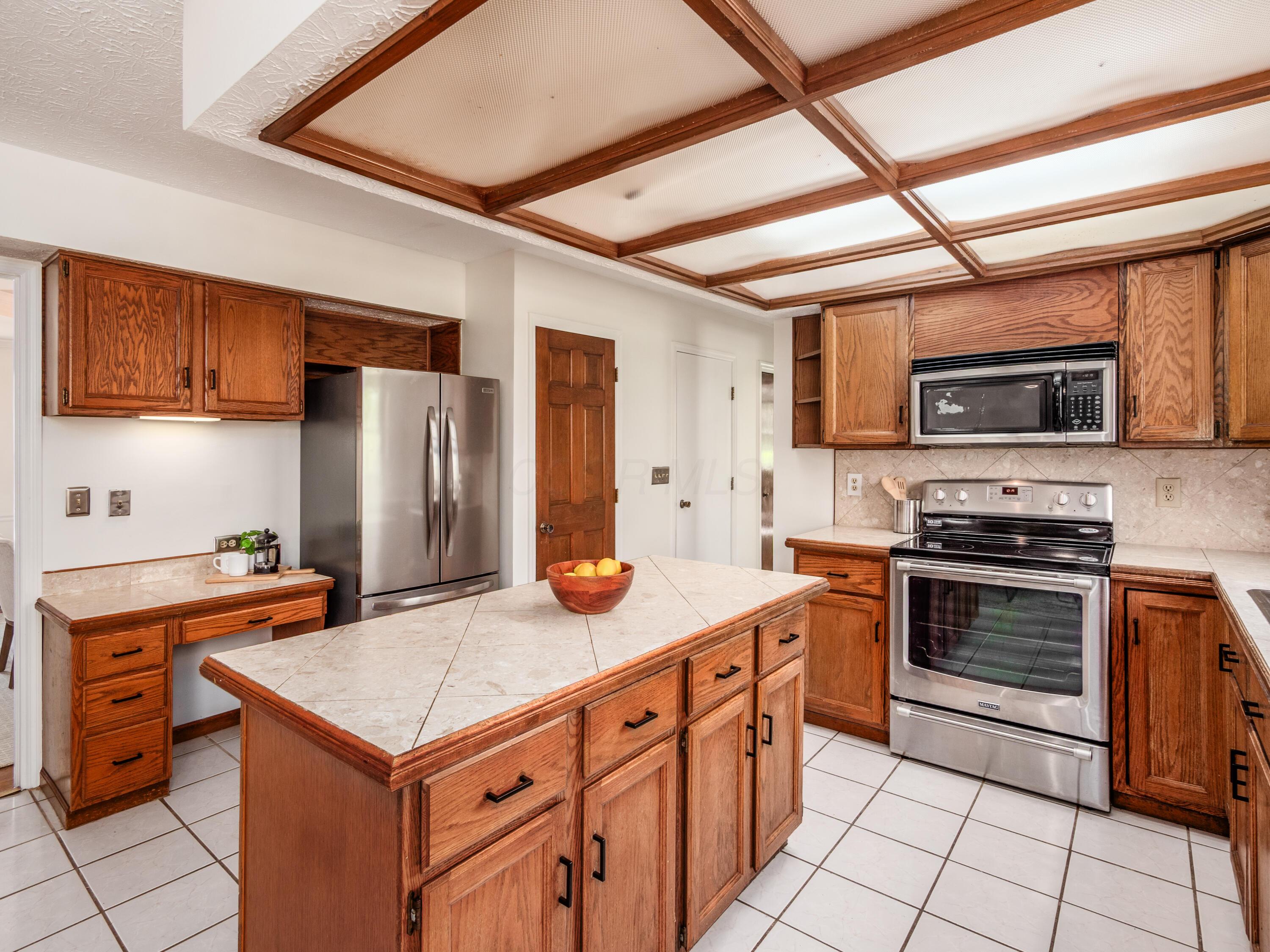 8805 Davington Drive, Dublin, Ohio image 23