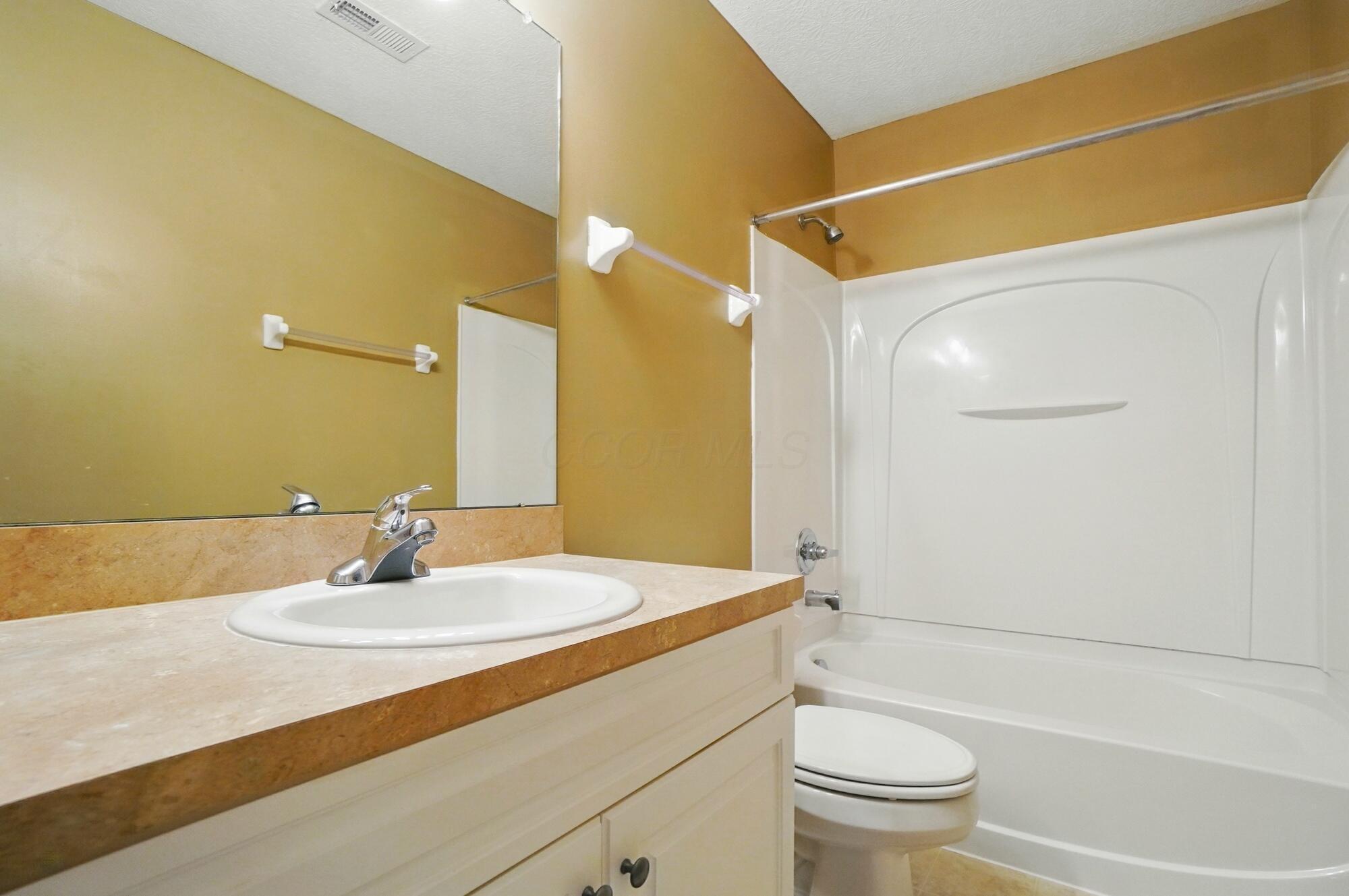 385 Piney Creek Drive, Blacklick, Ohio image 21