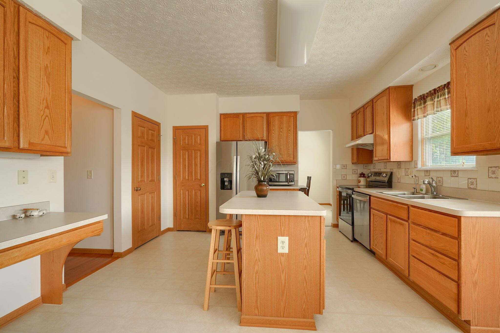 1300 Sotherby Crossing, Lewis Center, Ohio image 21
