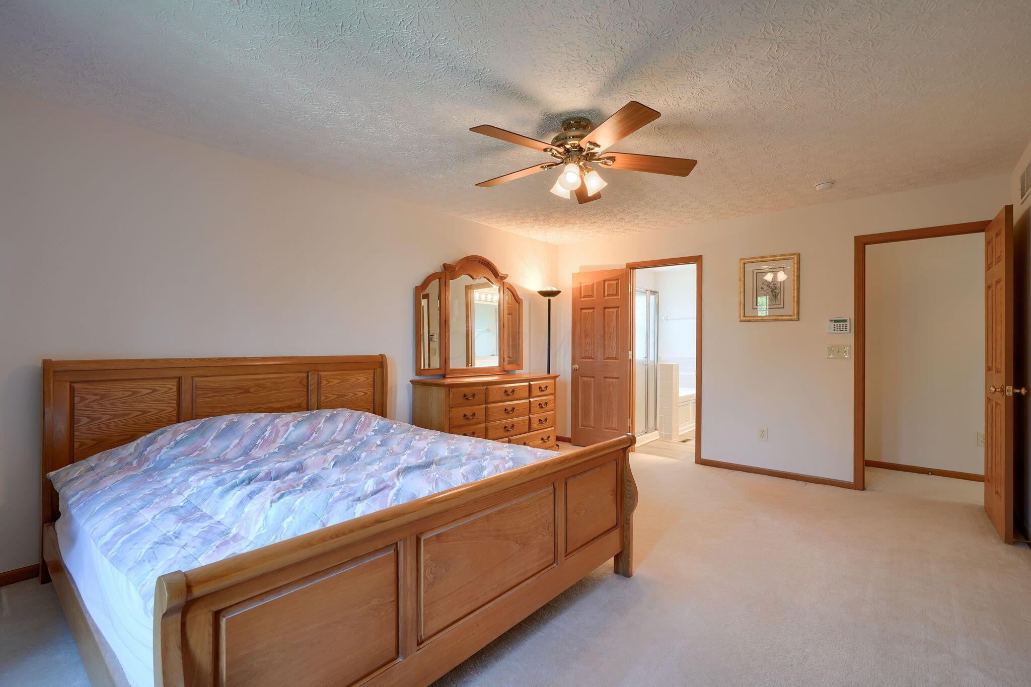 1300 Sotherby Crossing, Lewis Center, Ohio image 33