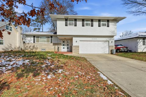 Photo of 1744 Riverbirch Drive, Columbus, OH 43229 (MLS # 225045160)
