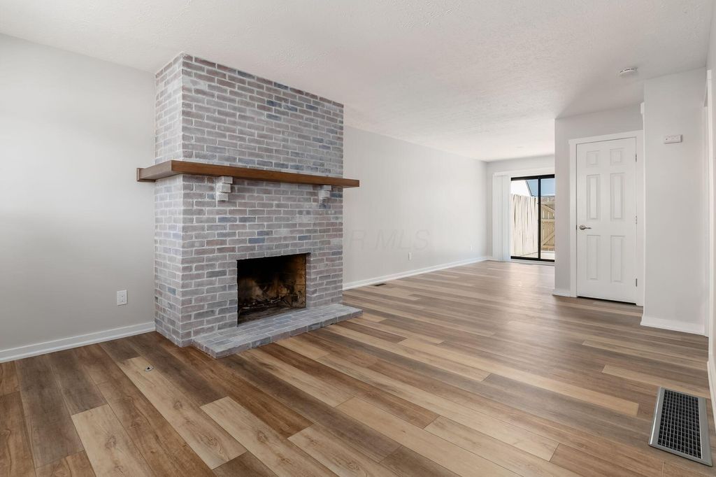 Photo of 410 Edinburgh Road 410 #410, Dublin, OH 43017 (MLS # 226007842)