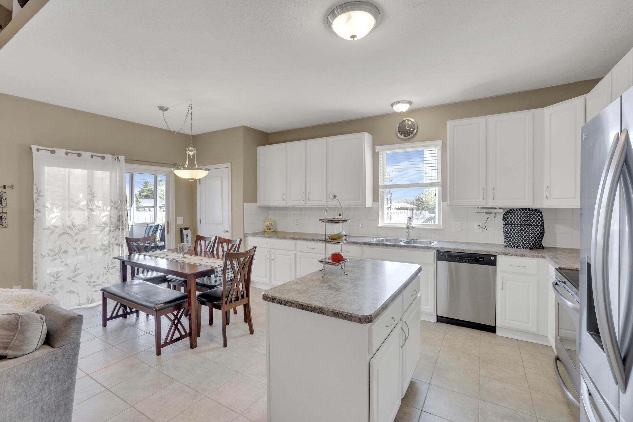4563 Grand Strand Drive, Grove City, Ohio image 18
