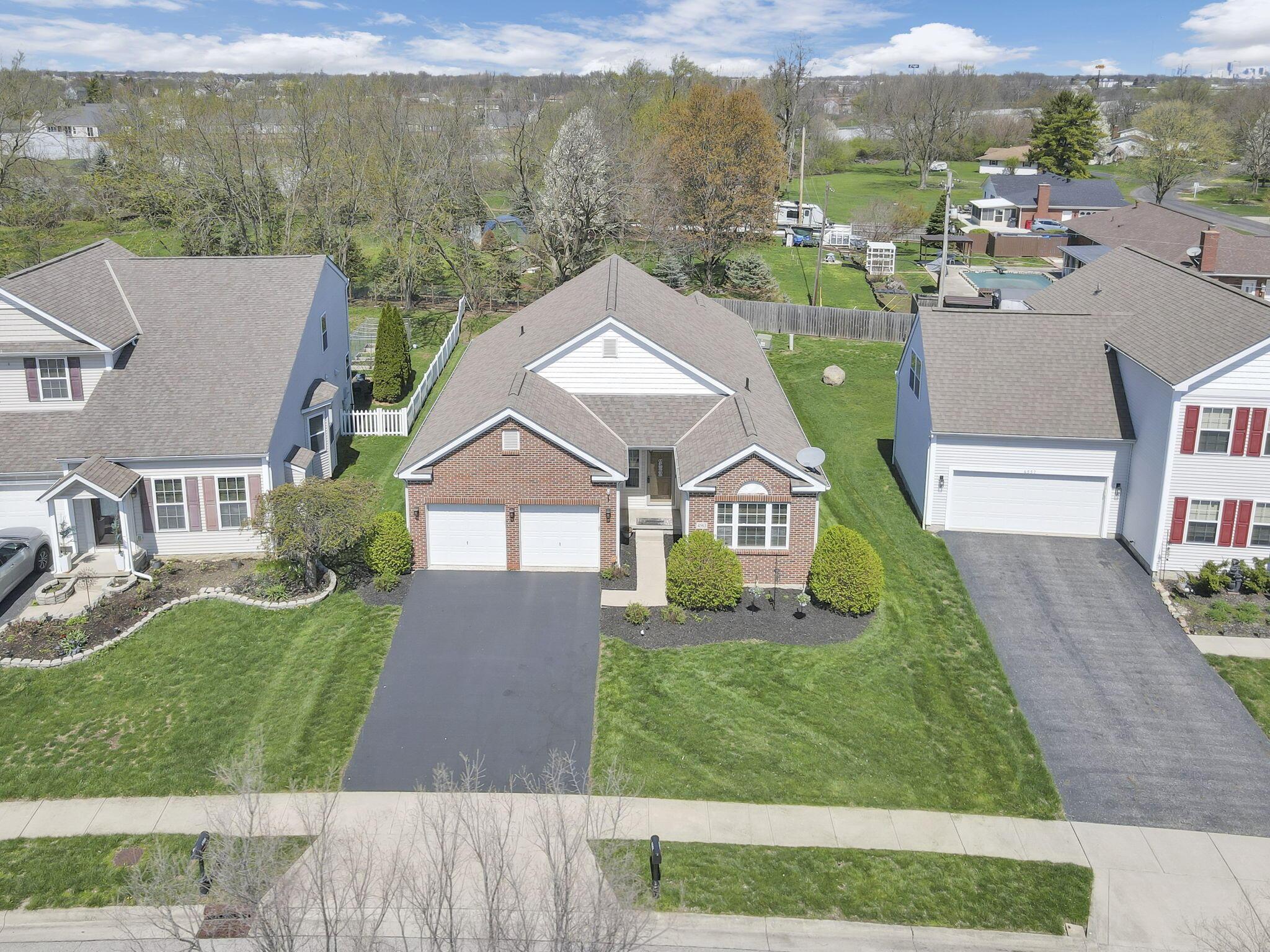 4563 Grand Strand Drive, Grove City, Ohio image 2