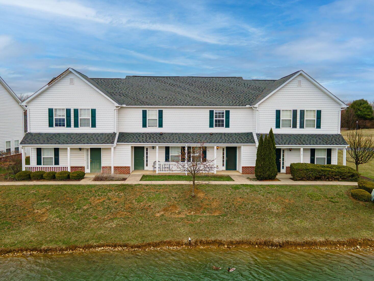 643 Pondview Drive, Grove City, Ohio image 1