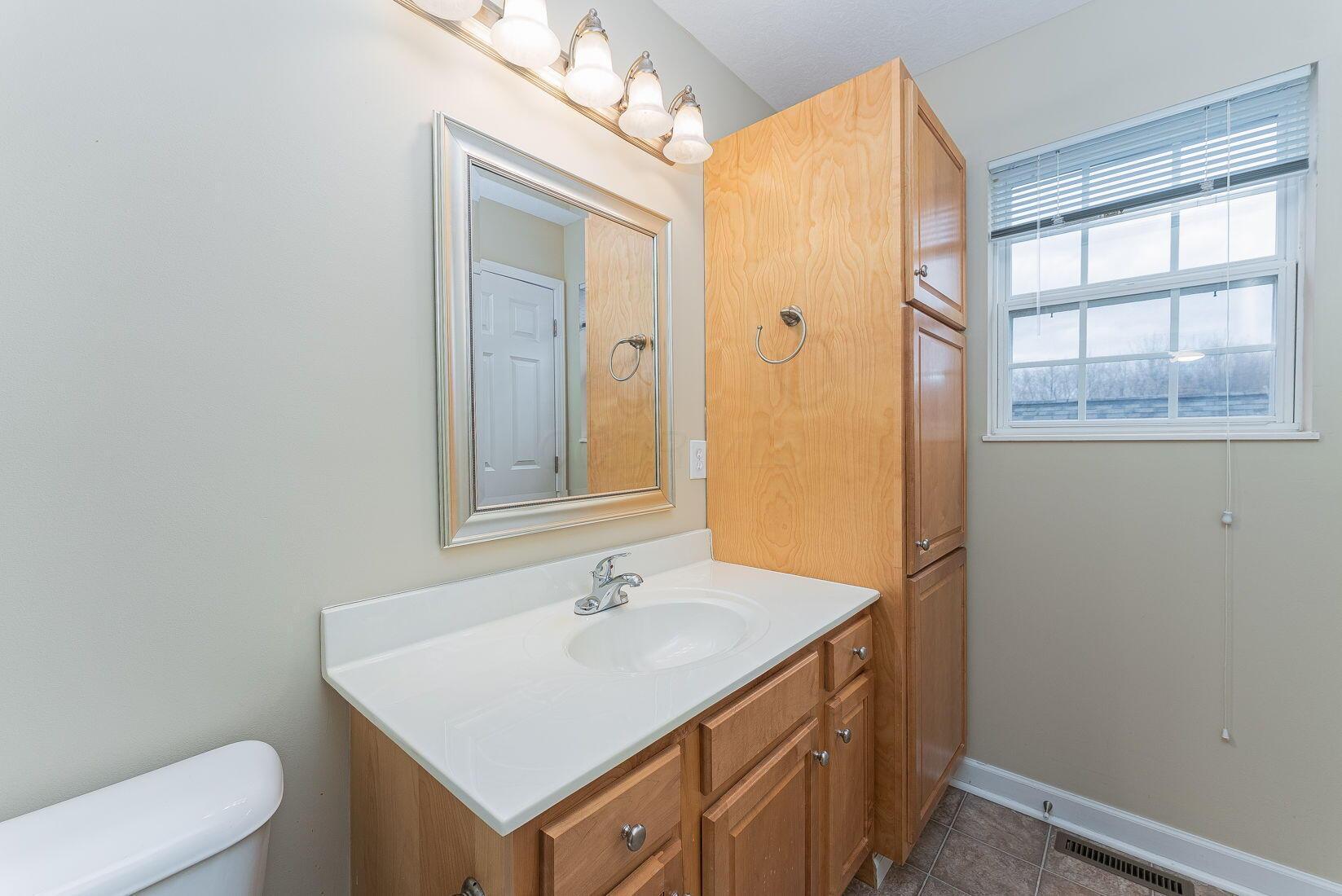 643 Pondview Drive, Grove City, Ohio image 22
