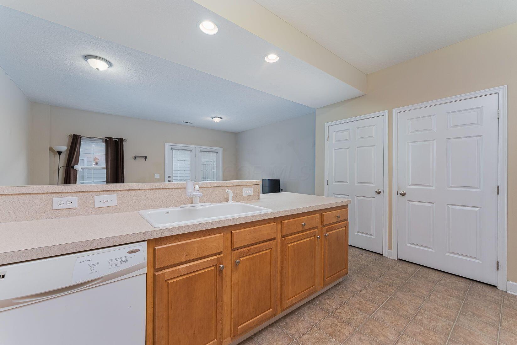 643 Pondview Drive, Grove City, Ohio image 7