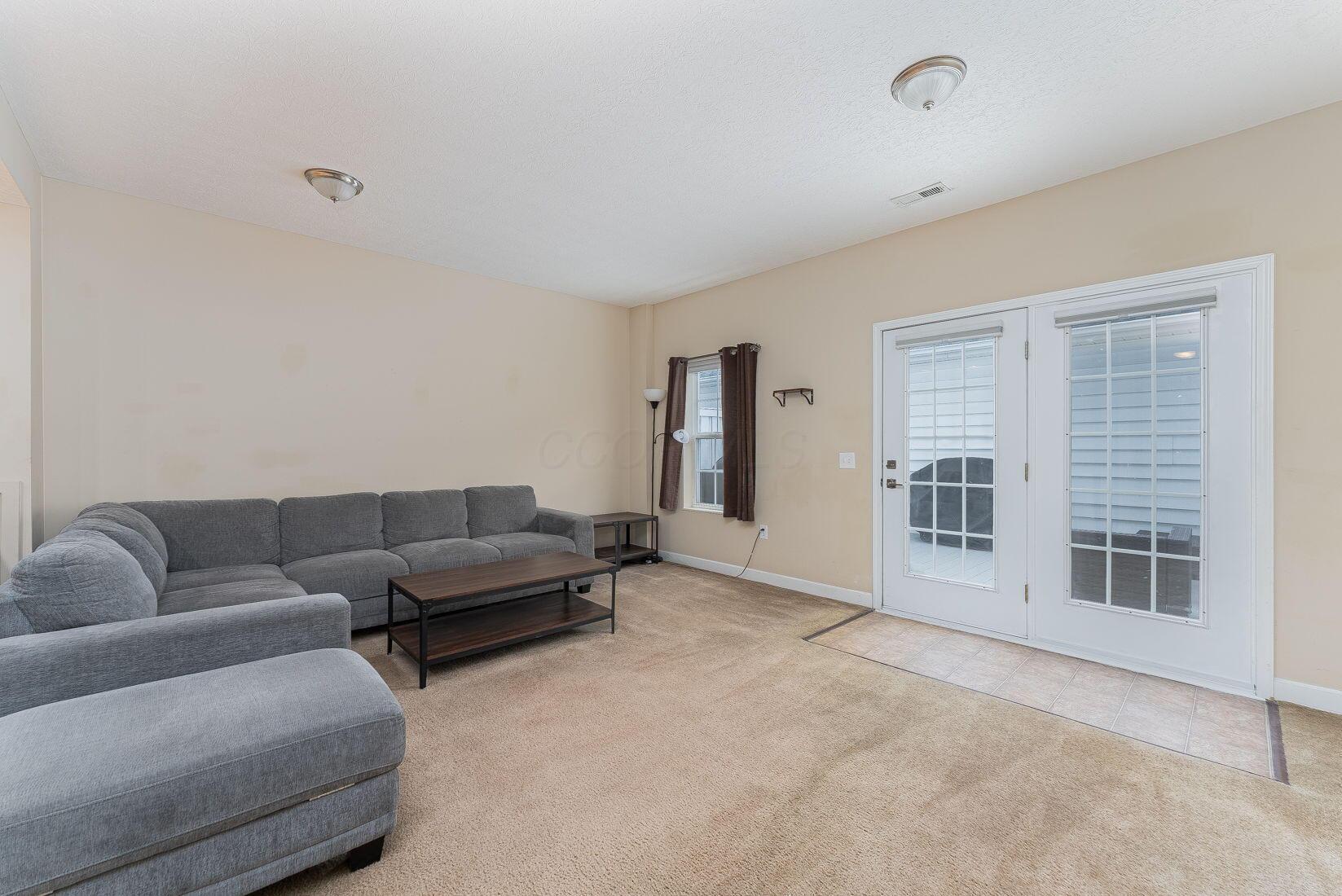 643 Pondview Drive, Grove City, Ohio image 3
