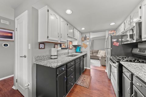 Photo of 2560 Scioto View Lane, Columbus, OH 43221 (MLS # 226000858)