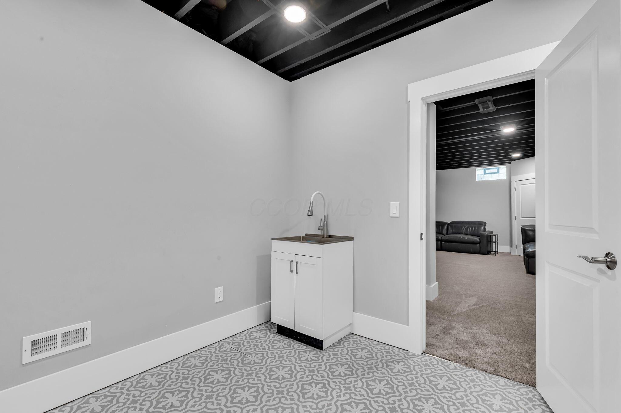 8537 Sandycombe Drive, New Albany, Ohio image 50