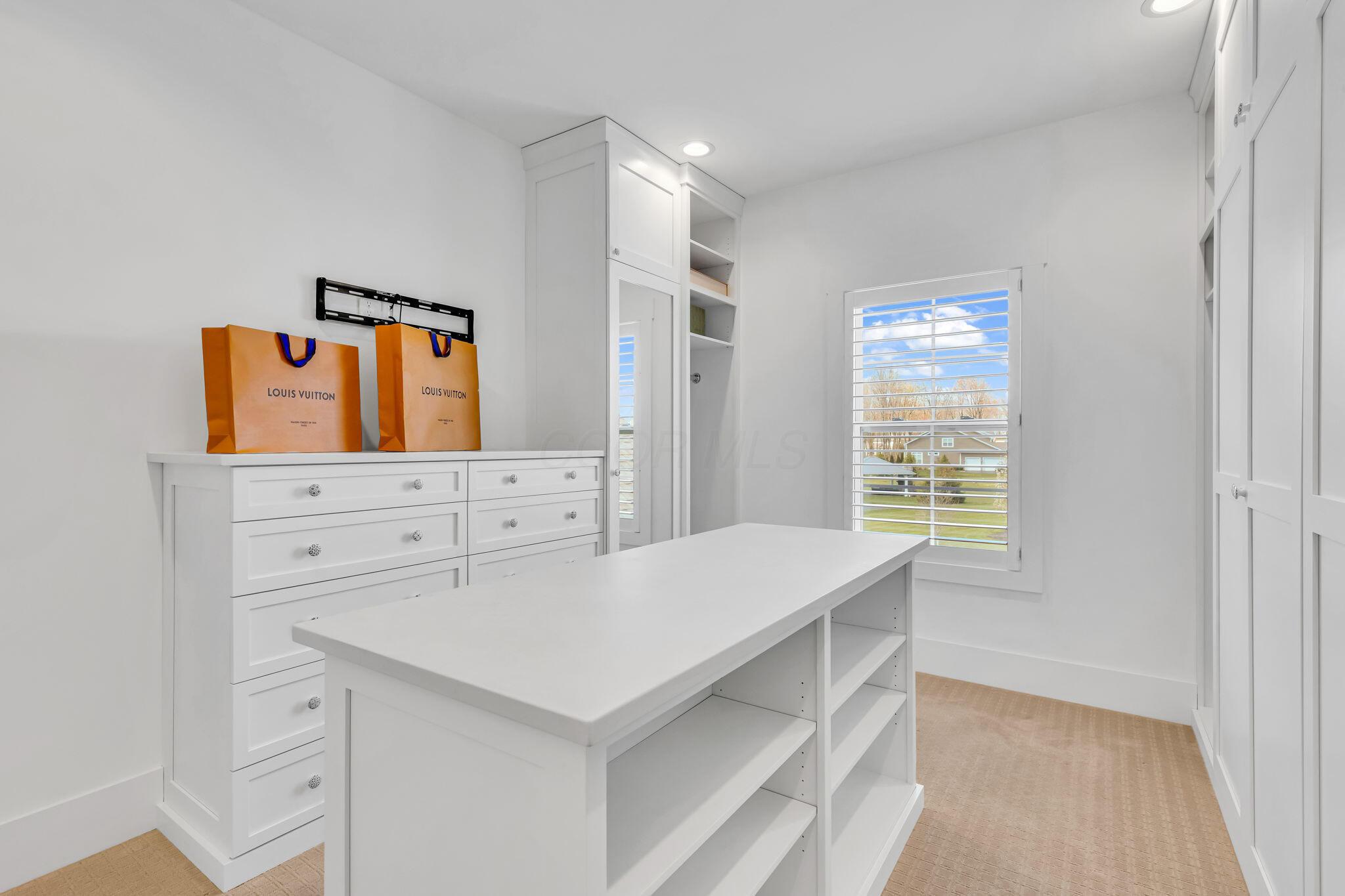 8537 Sandycombe Drive, New Albany, Ohio image 33