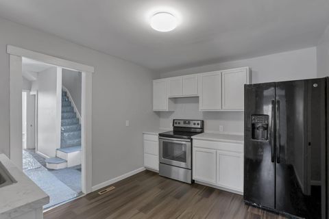 Tiny photo for 60 W Harrison Street, Newark, OH 43055 (MLS # 225044866)