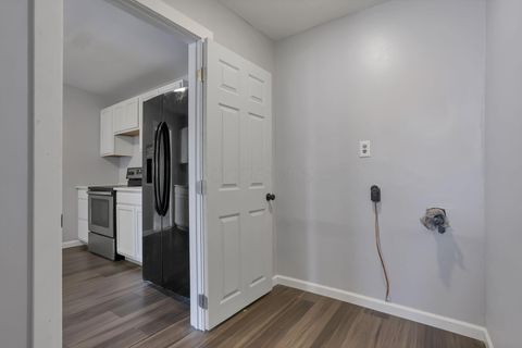 Tiny photo for 60 W Harrison Street, Newark, OH 43055 (MLS # 225044866)