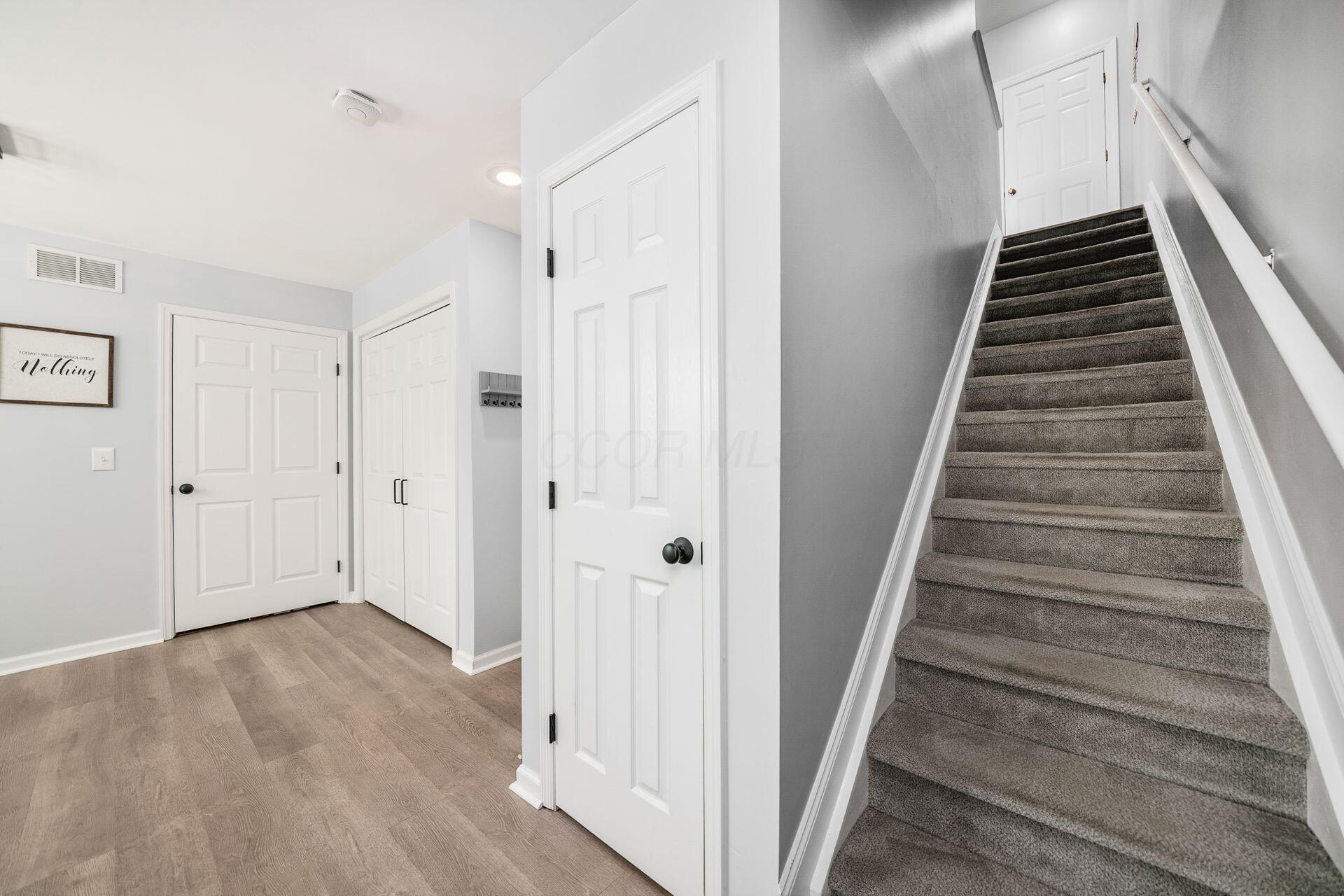 1405 Upper Green Circle, Columbus, Ohio image 2