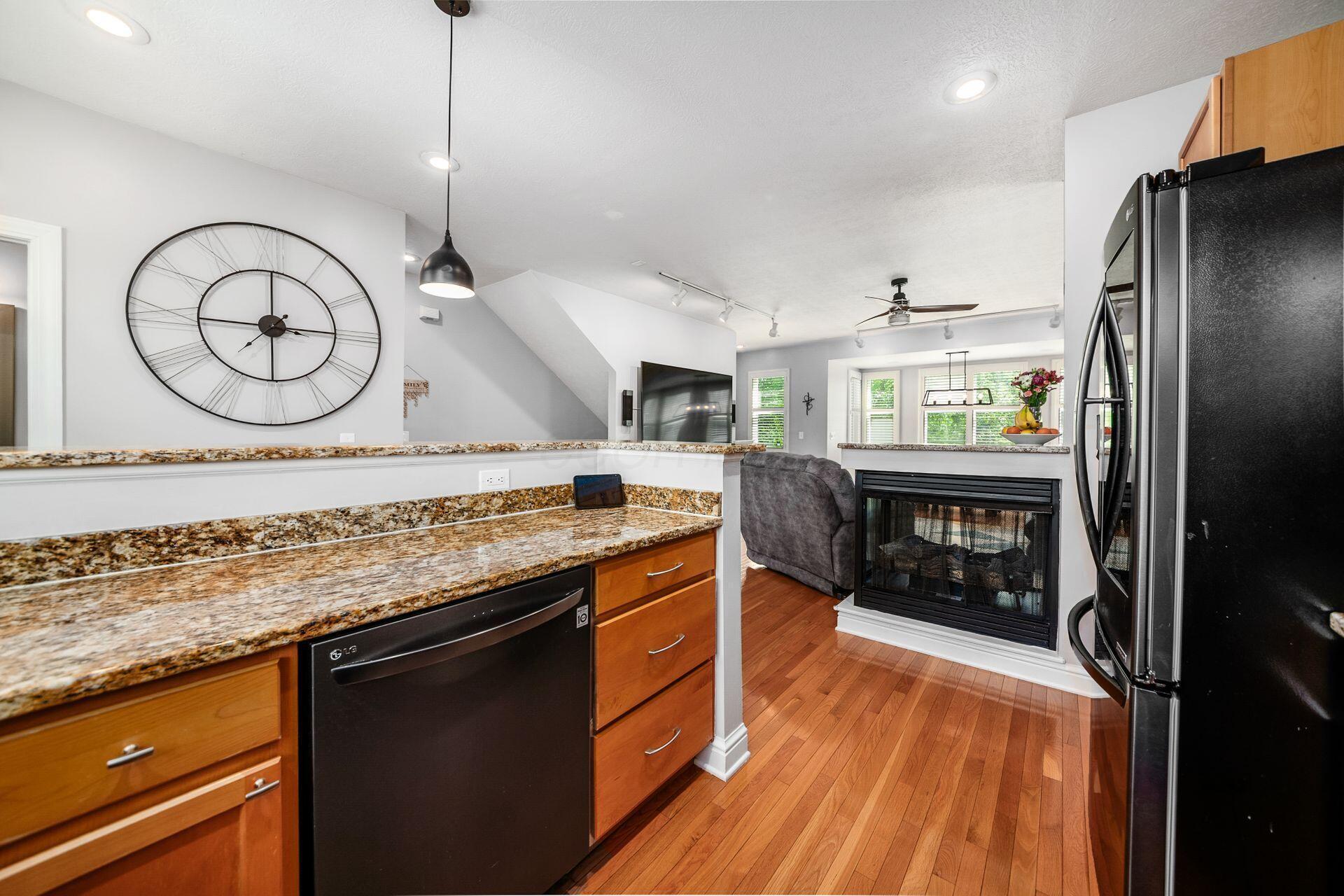 1405 Upper Green Circle, Columbus, Ohio image 9