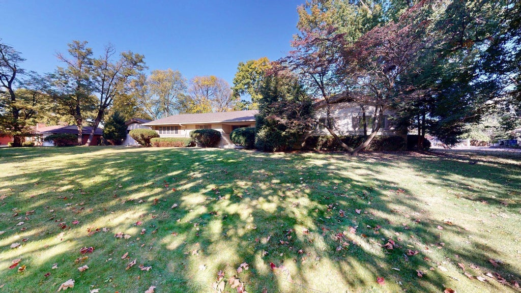 Photo of 1350 Brookwood Place, Columbus, OH 43209 (MLS # 226040462)