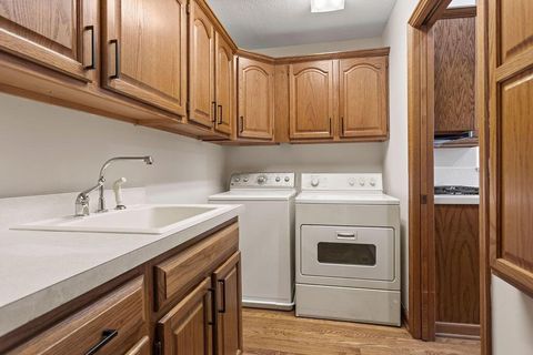 Tiny photo for 2665 Vililly Circle W, Grove City, OH 43123 (MLS # 226003065)