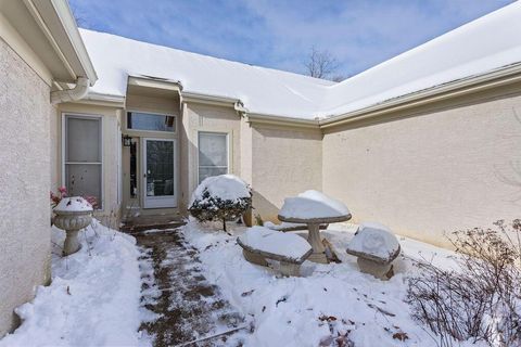 Tiny photo for 2665 Vililly Circle W, Grove City, OH 43123 (MLS # 226003065)