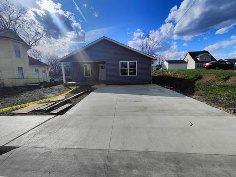 Photo of 31 Webb Street, Newark, OH 43055 (MLS # 226004117)