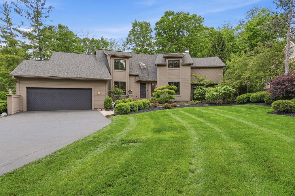 Photo of 8573 Crail Court, Dublin, OH 43017 (MLS # 226017184)