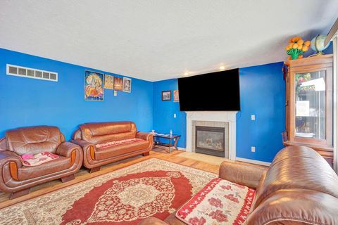 Tiny photo for 6230 Zoellners Place, Hamilton, OH 45011 (MLS # 226019624)