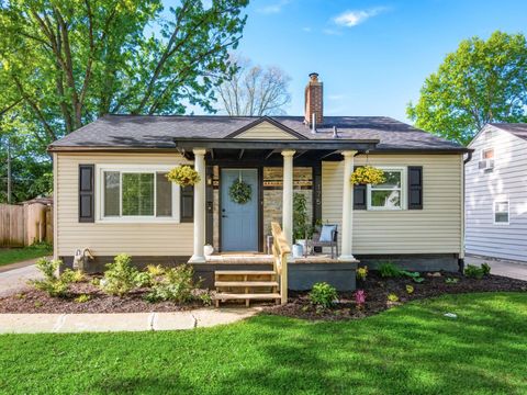 Photo of 175 E Weisheimer Road, Columbus, OH 43214 (MLS # 226016366)