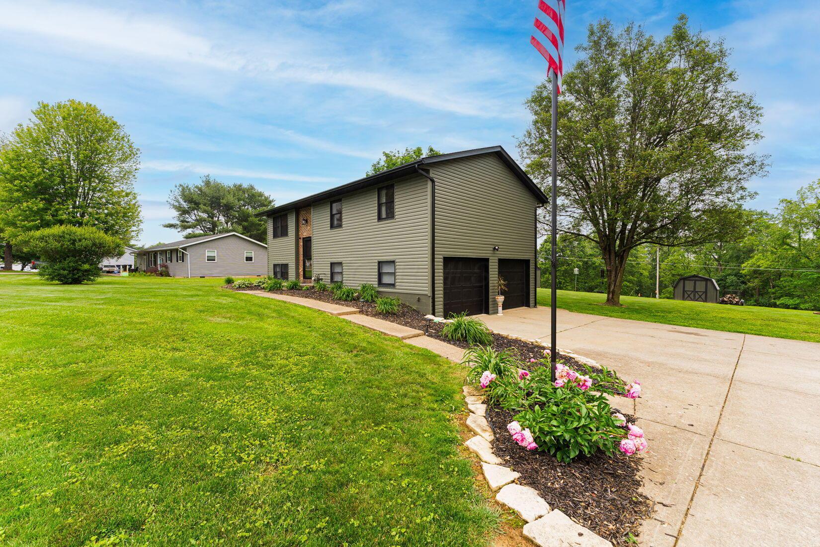 5460 Airwood Drive, Zanesville, Ohio image 2