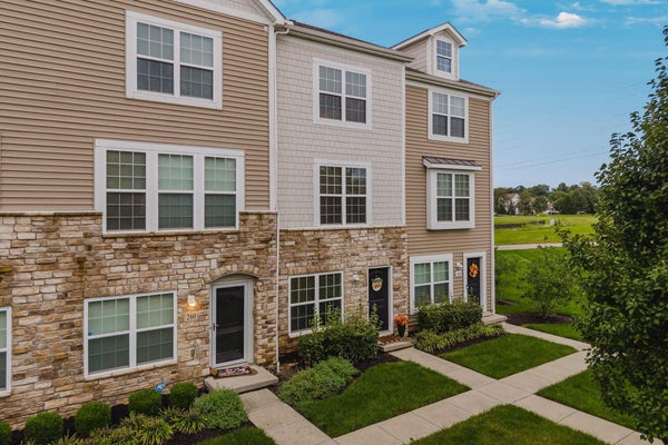 264 AUTUMN RIDGE CIR, PICKERINGTON, OH 43147 - Image 2d7dfc8de943f63bf5caf9510285c512/3760171636