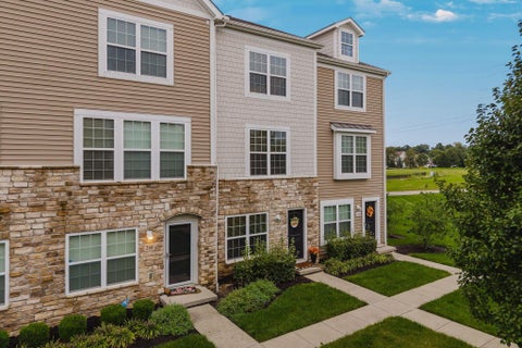 Photo of 264 Autumn Ridge Circle, Pickerington, OH 43147 (MLS # 226036192)