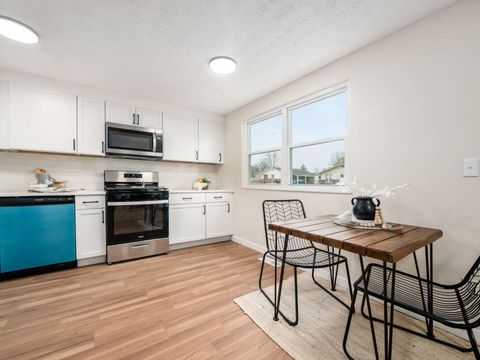 Tiny photo for 1428 Geers Place, Columbus, OH 43206 (MLS # 225045570)