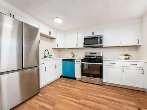 Tiny photo for 1428 Geers Place, Columbus, OH 43206 (MLS # 225045570)