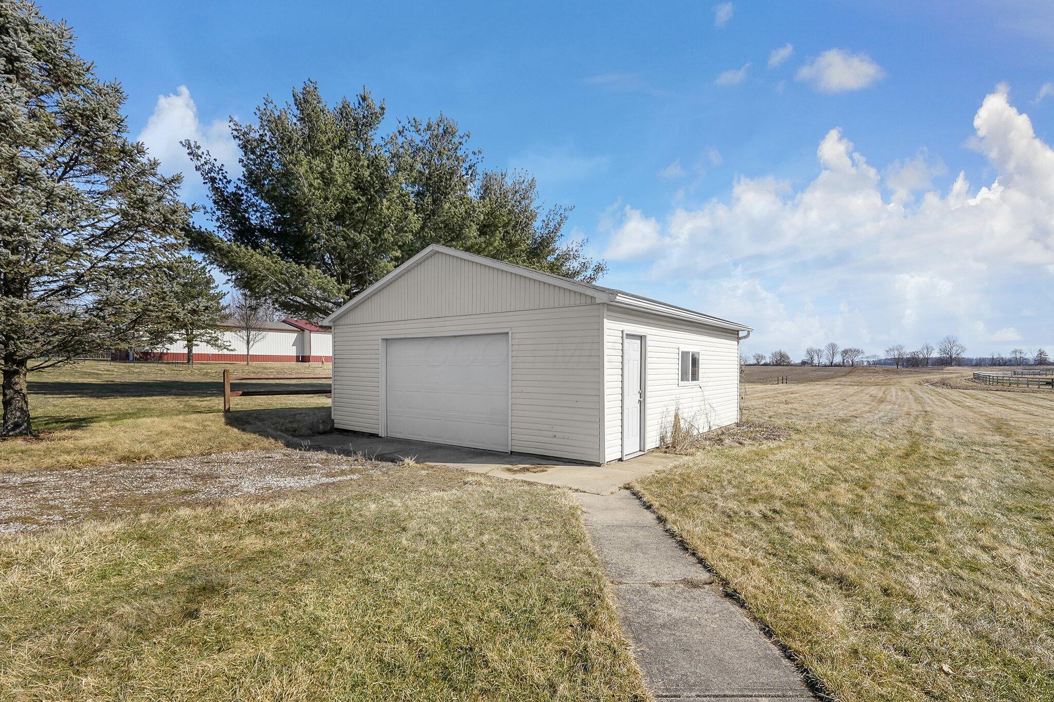 626 N County Line Road, Sunbury, Ohio image 38