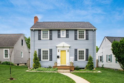 Photo of 197 W Henderson Road, Columbus, OH 43214 (MLS # 226015678)