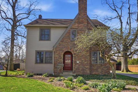 Photo of 1627 Doone Road, Upper Arlington, OH 43221 (MLS # 226009129)